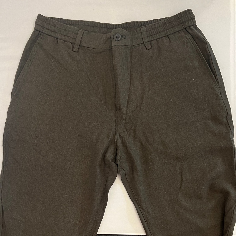 Banana Republic Men’s ATHLETIC-FIT LINEN-BLEND PANT - Picture 4 of 9